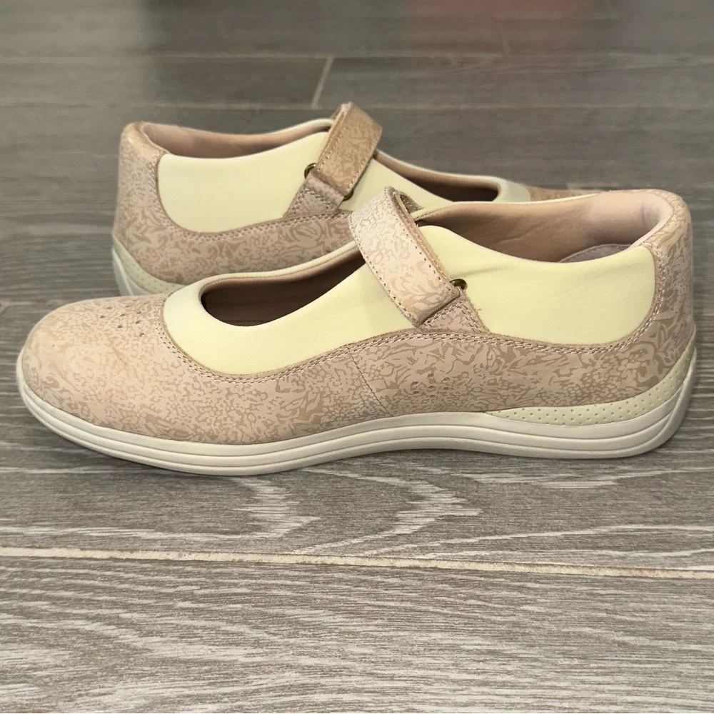 Drew Rose Mary Jane Flats Bone Color Hook & Loop Strap Closure Women’s Size 11W